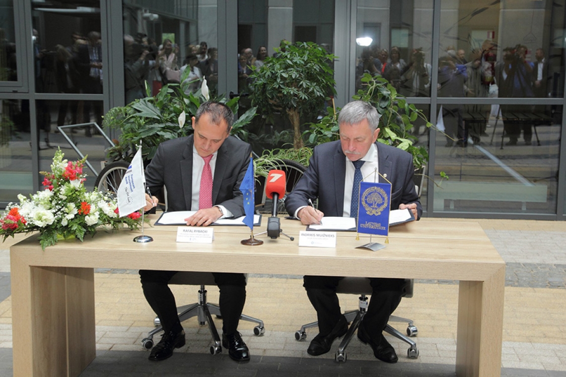 Līguma parakstīšana ar EIB